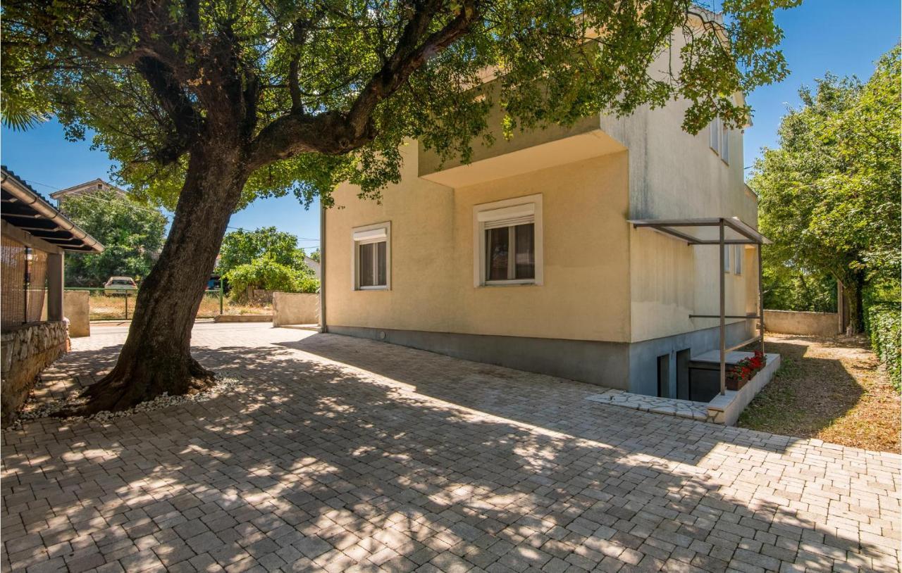 Nice Apartment In Malinska Dubasnica With Kitchen Bagian luar foto